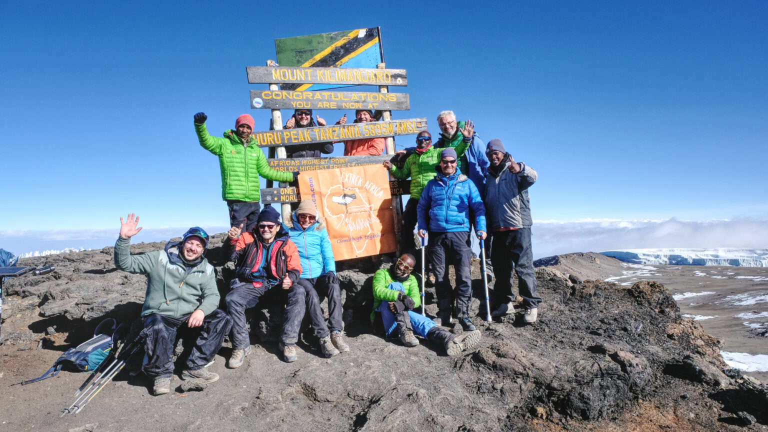 Tag 8: Geschafft. Alle haben den Uhuru Peak erreicht.
