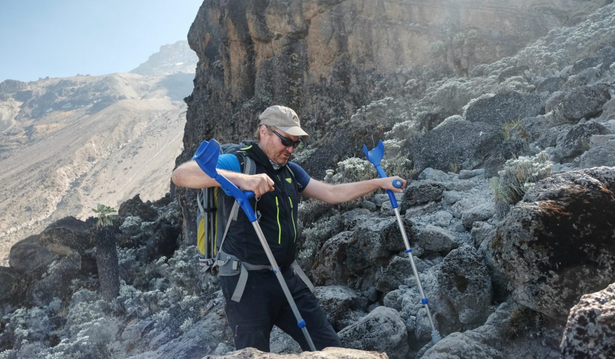 Thomas could not and would not resign himself to that. He trained hard and set himself a goal: to climb his beloved Kilimanjaro once again, the highest mountain in Africa, which he had already climbed 62 times.