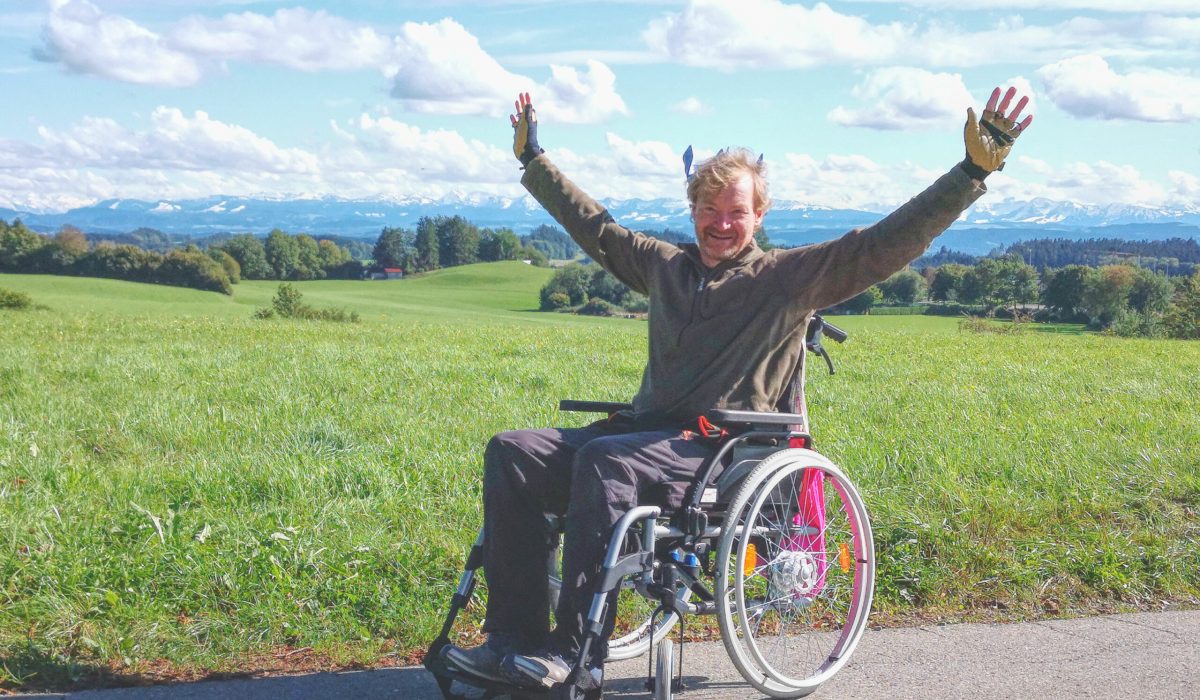 In 2020, however, Thomas suffered a serious accident in a paragliding accident in the Allgäu region. He only just survived. He left the hospital in a wheelchair. He could no longer walk.